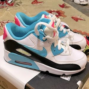Girl Nike air max